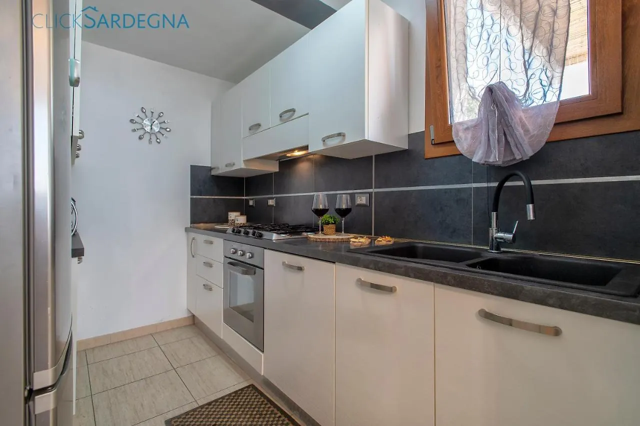 Clicksardegna Villa Brionis Sea View, 7 Bedrooms, 5 Bathrooms And 3 Kitchens Альгеро