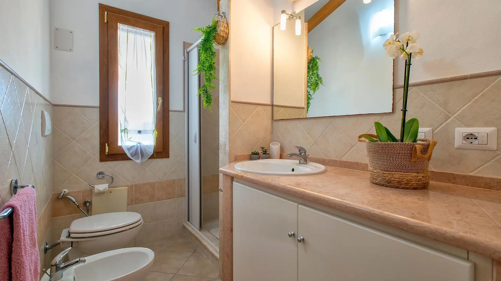 Clicksardegna Villa Brionis Sea View, 7 Bedrooms, 5 Bathrooms And 3 Kitchens Альгеро