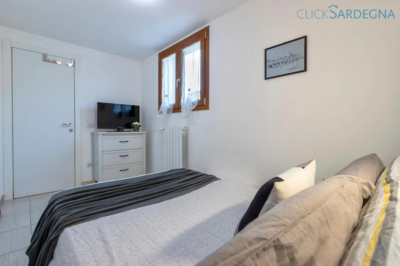 Clicksardegna Villa Brionis Sea View, 7 Bedrooms, 5 Bathrooms And 3 Kitchens Alghero
